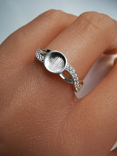 Criss Cross Round CZ Ring